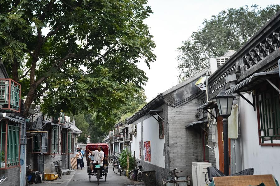 Rickshaw driver's regular day in Beijing