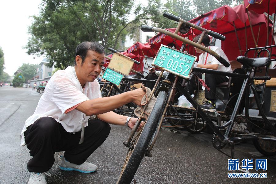 Rickshaw driver's regular day in Beijing