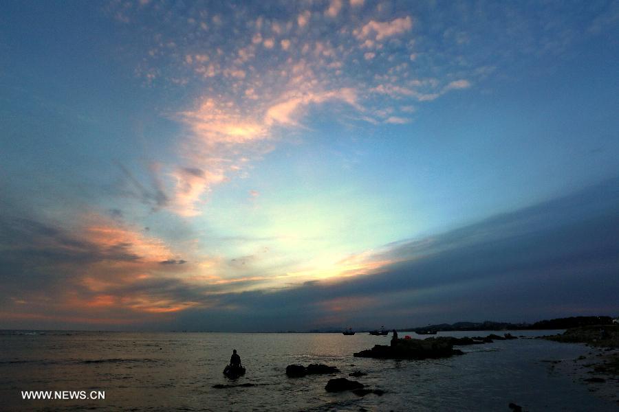 Sunset scenery on N China's seaside