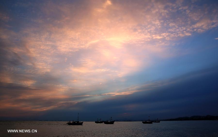 Sunset scenery on N China's seaside