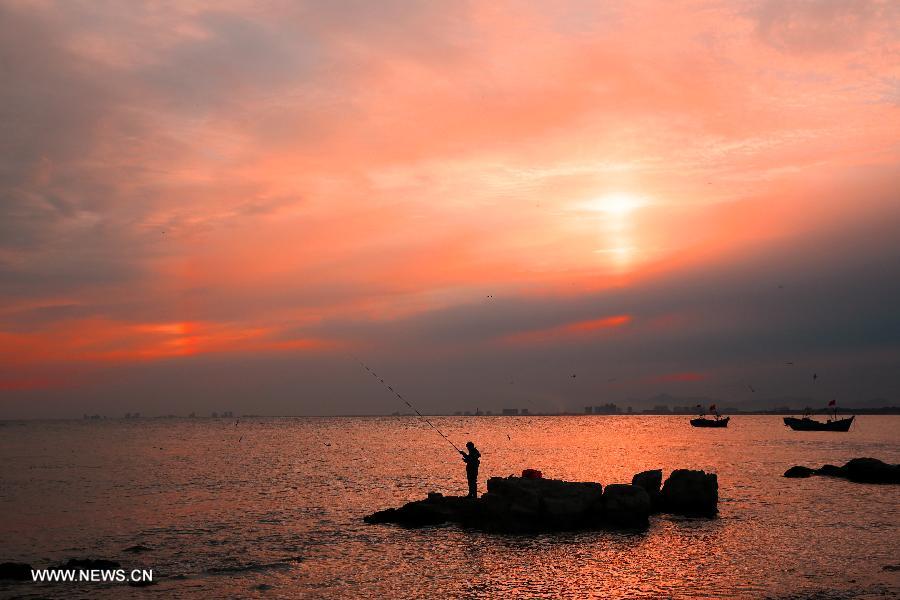 Sunset scenery on N China's seaside