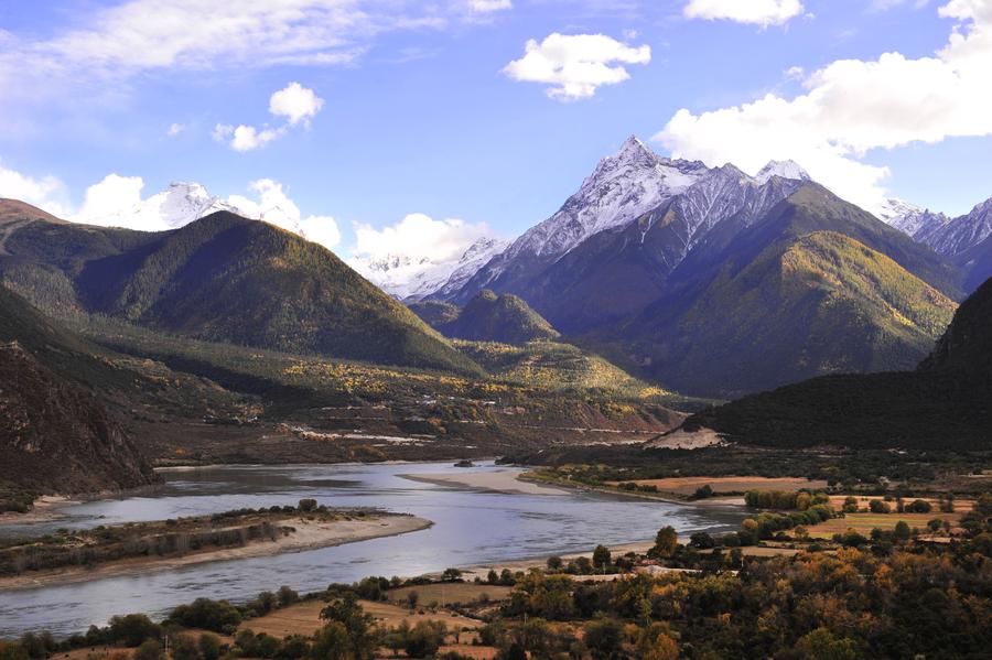 Amazing scenery of Yalu Zangbu Giant Canyon in Tibet