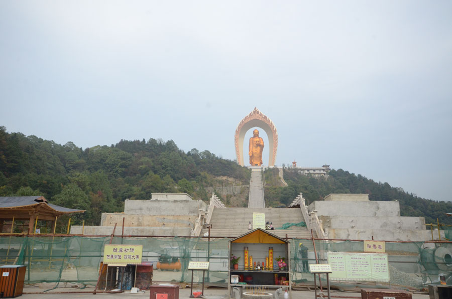 World's tallest Buddha statue in Donglin Temple