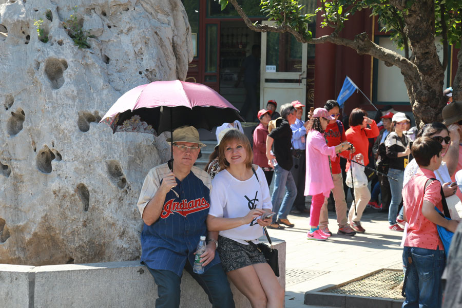 Diplomats organized to visit the Summer Palace