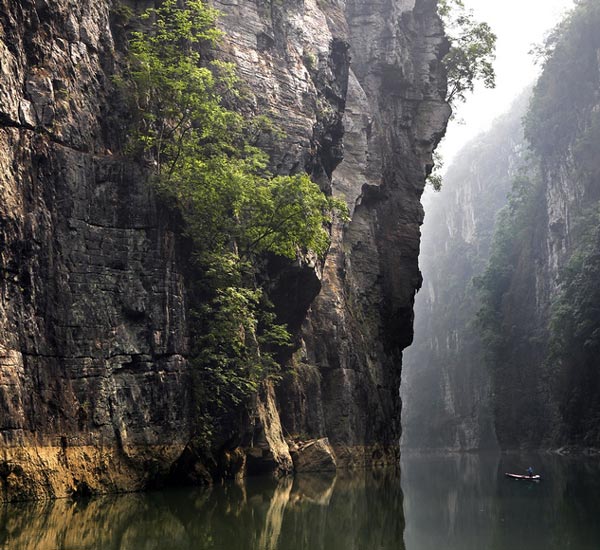 Canyon running through the city in Chongqing