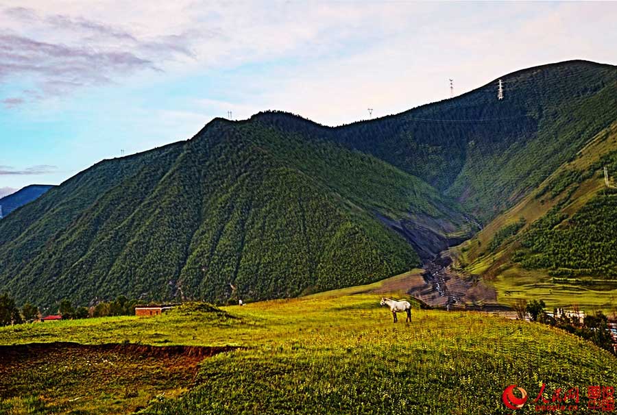 Picturesque Xinduqiao town in SW China