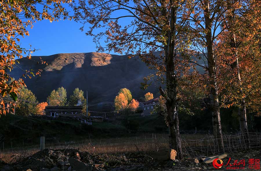 Picturesque Xinduqiao town in SW China