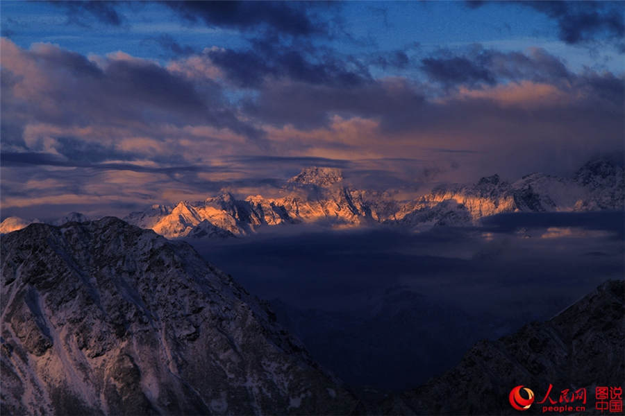 Mysterious 'sky road' in Mount Dawagengzha