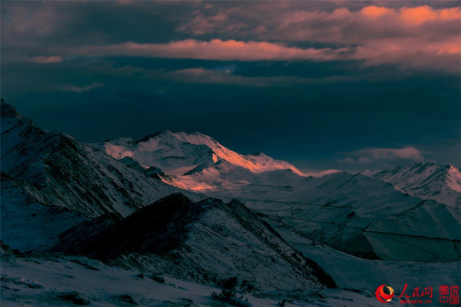 Mysterious 'sky road' in Mount Dawagengzha