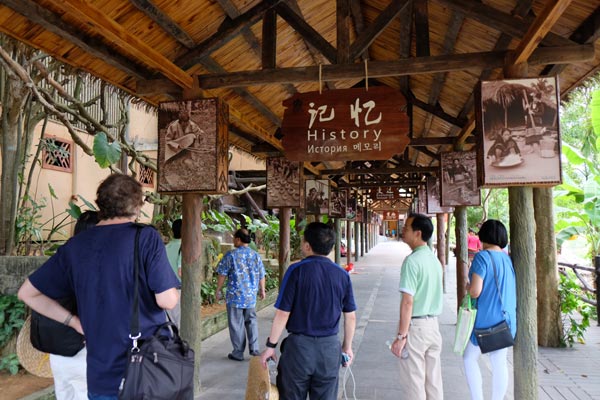 Experience the tribal life of the Li people in Binglang Valley, Hainan