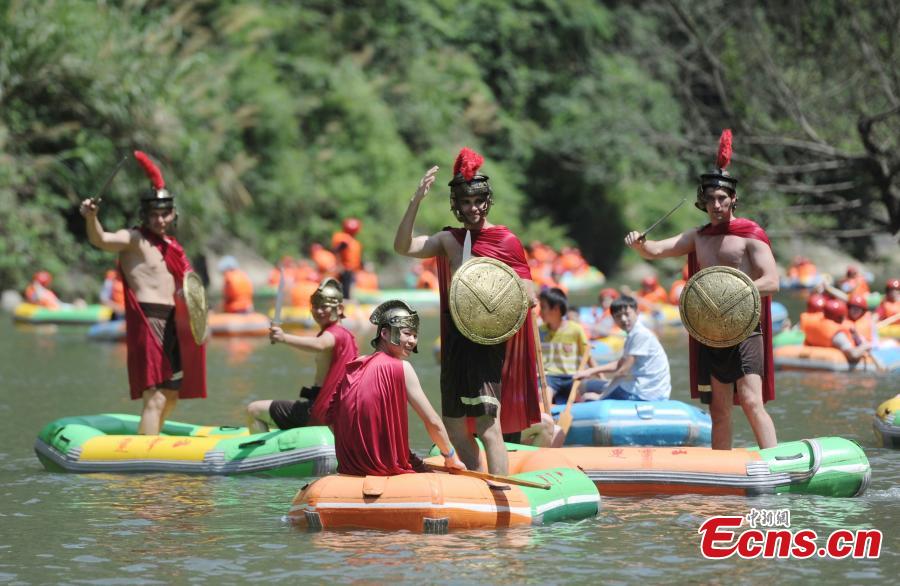 Scenic spot hires Spartans for publicity stunt