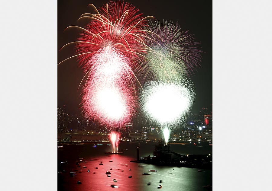 Fireworks light up Tokyo bay