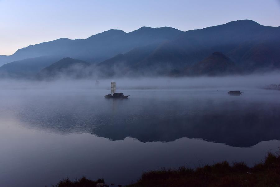 Autumn scenery in Shennongjia Dajiu Lake National Wetland Park