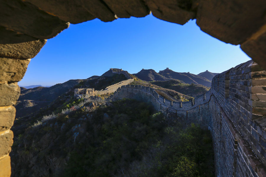 Autumn painted scenery of Jinshanling Great Wall