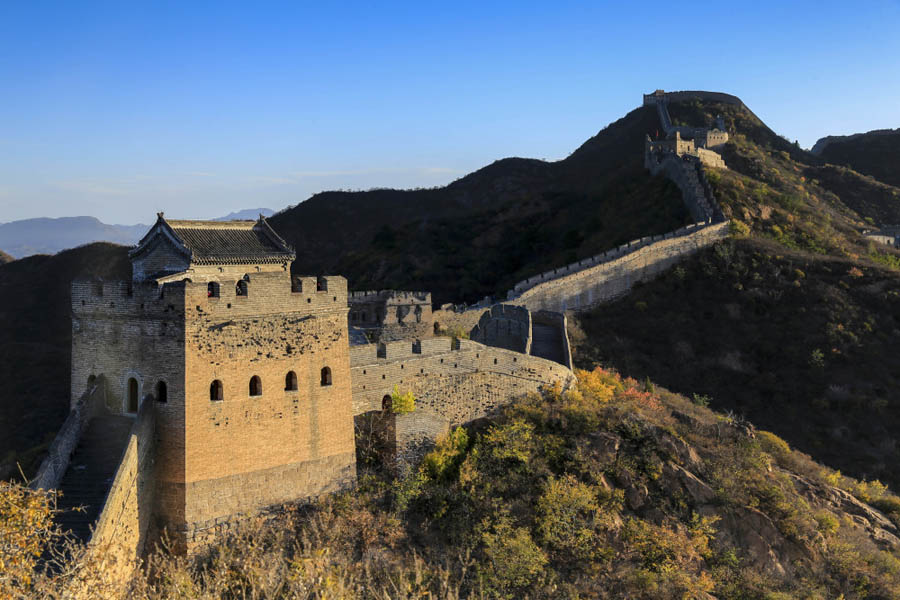 Autumn painted scenery of Jinshanling Great Wall