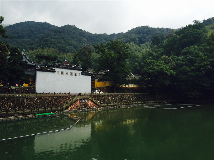 Tiantong Temple: Sacred place surrounded by heavenly beauty