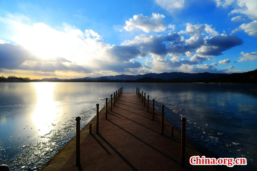 Scenery of Summer Palace after heavy smog