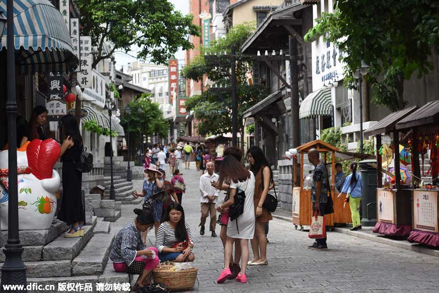 Nanyang Street of Feng Xiaogang's Film Commune opens