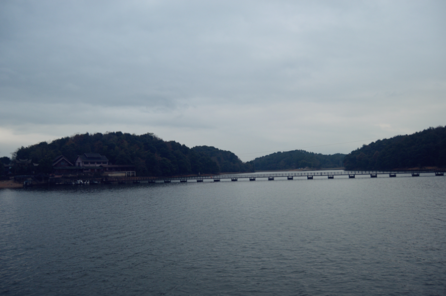 Placid winter scene at Fairy Lake in E China's Jiangxi