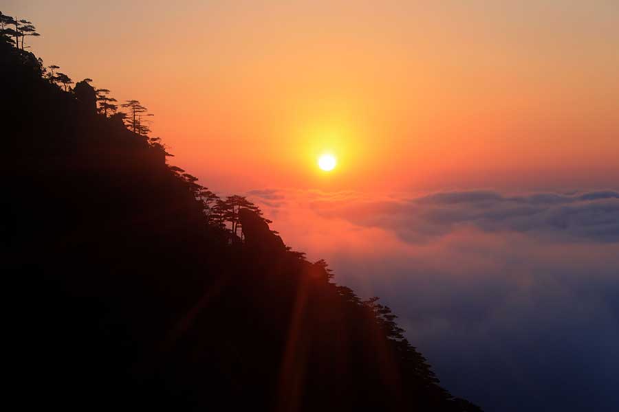 Breathtaking beauty of Mount Huangshan after rainfall