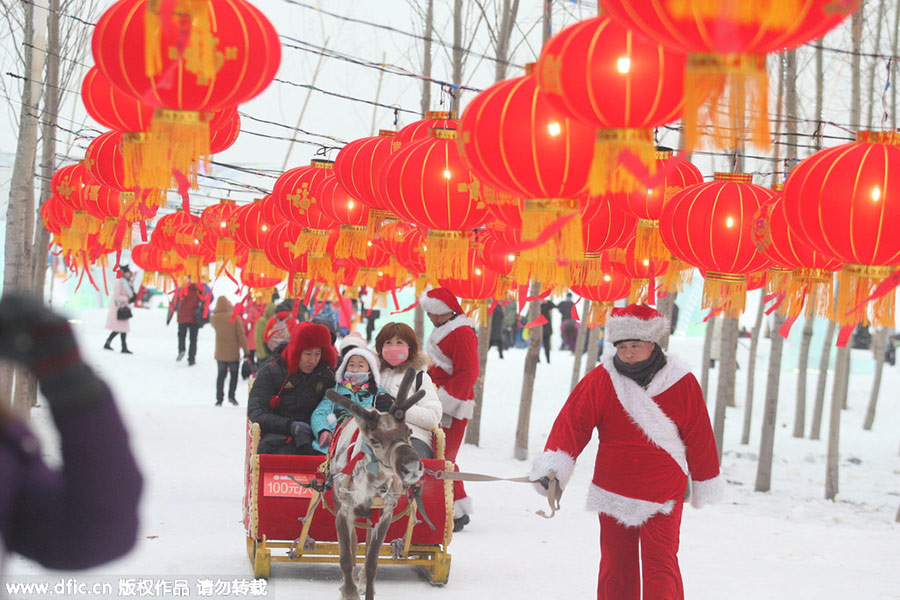 Spectacular Harbin snow sculptures draw holidaygoers