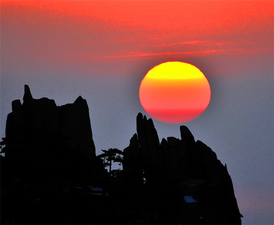 Breathtaking scenery of Huangshan Mountain captured on film