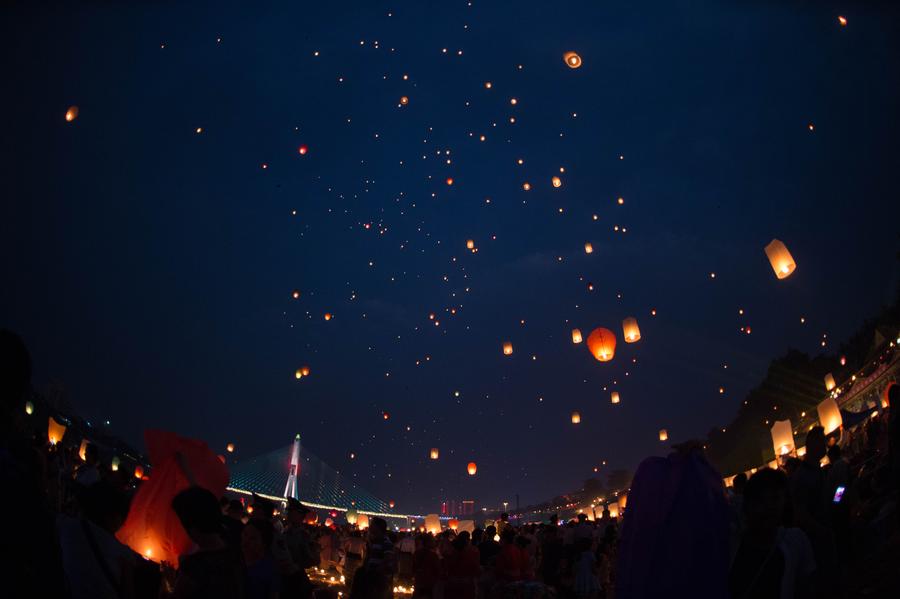 Sky lanterns released to celebrate new year of Dai ethnic group in SW China