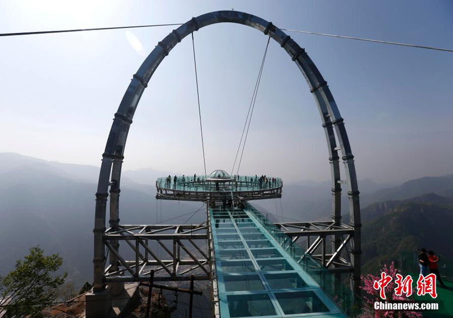 Do you dare to challenge the largest glass sightseeing platform?