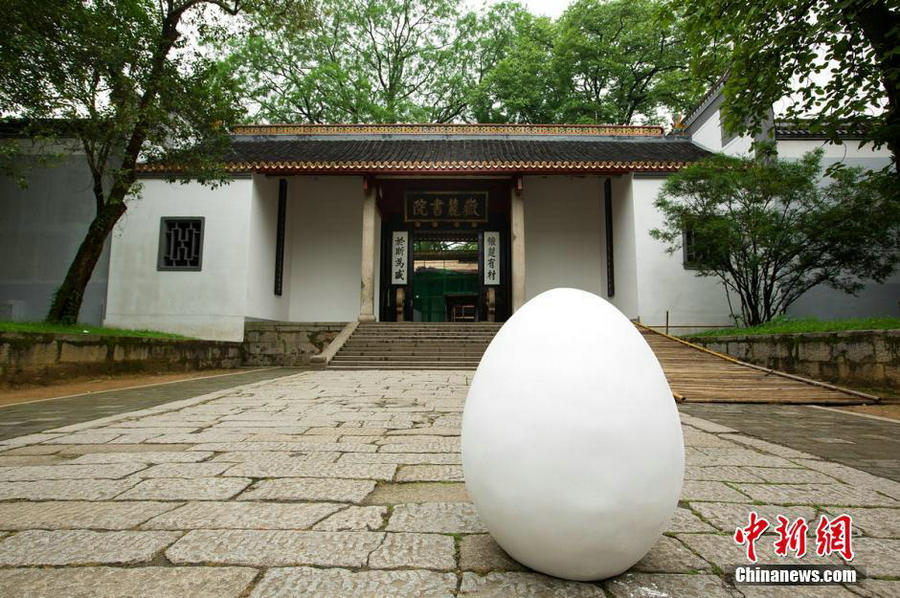 Giant egg spotted in many landmarks in Changsha