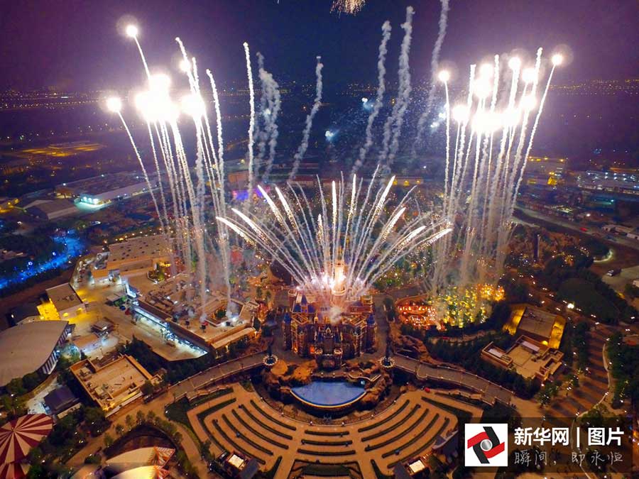 Best night views of Shanghai Disney Resort captured