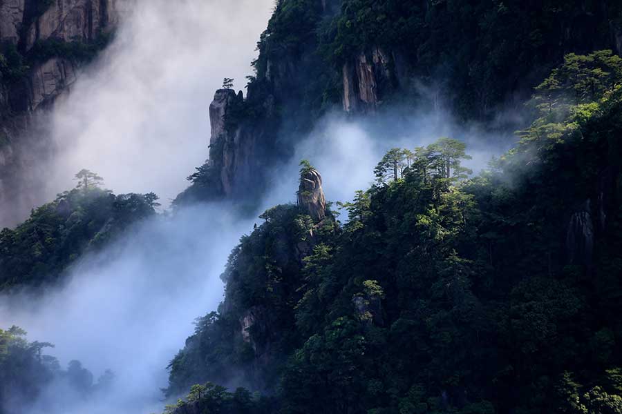 The ethereal clouds of Mount Huangshan