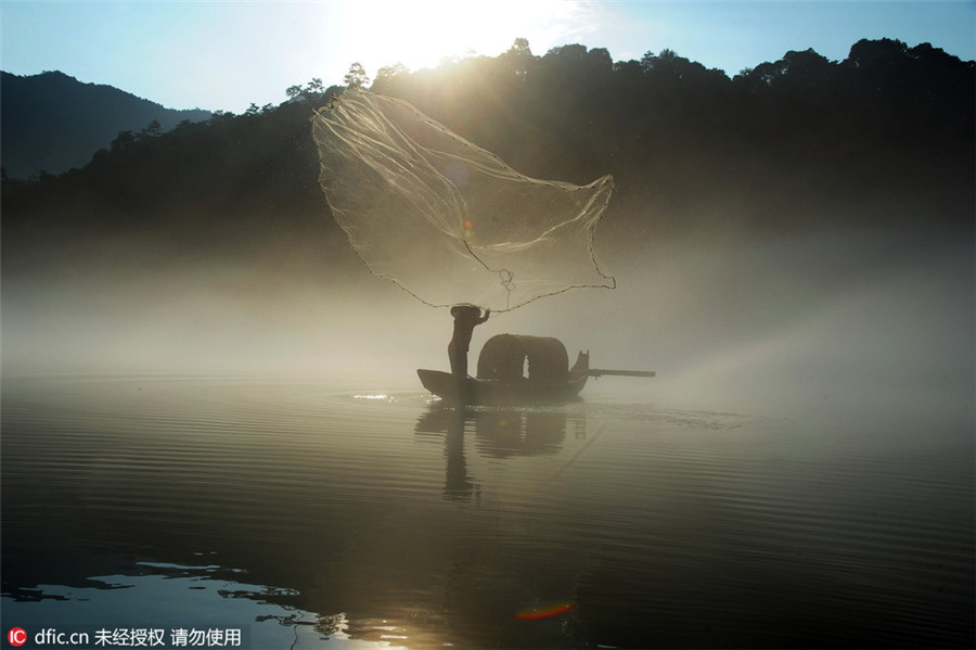 Heavenly beauty in Dongjiang Lake