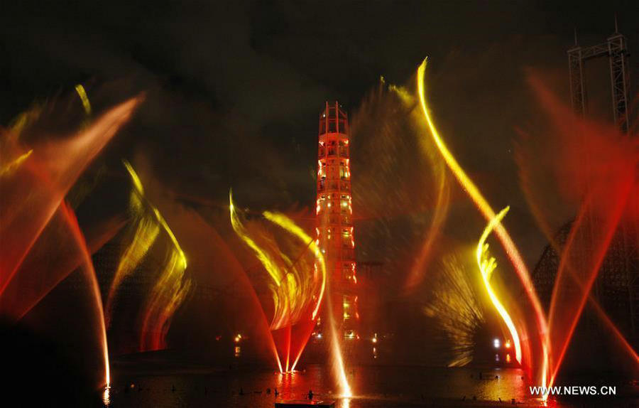 Light and water show creates marvellous visual effect in Shanghai