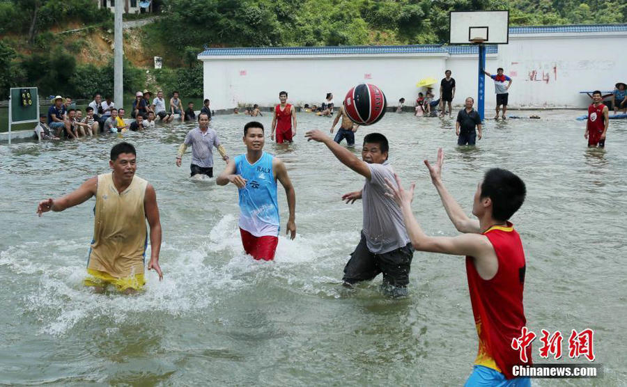 Mix traditional Miao ethnic festival with new sports event