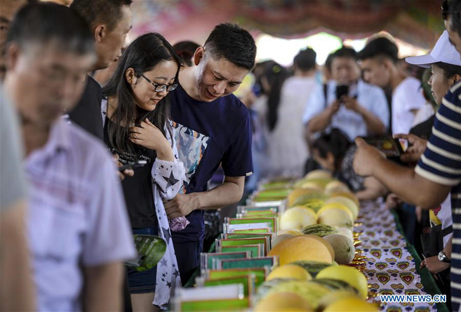 13th Hami melon festival held in Xinjiang