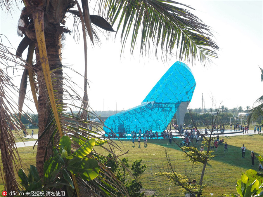 High-heeled glass church opens in Taiwan