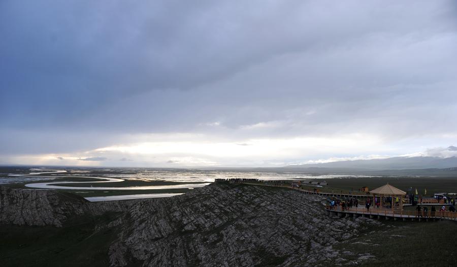 Bayan Bulag grassland enters peak season for summer tourism