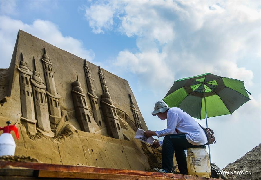 Sand sculptures created to greet upcoming G20 summit