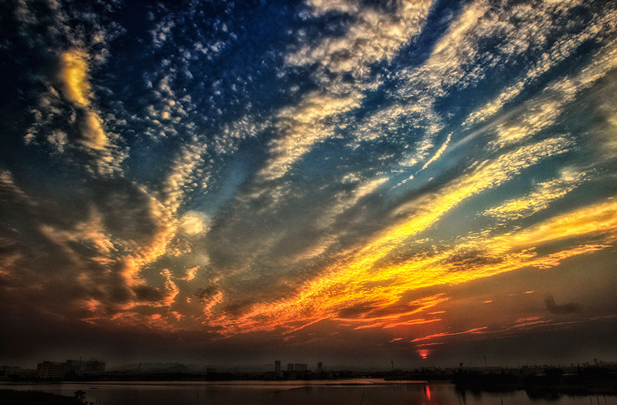 Mesmerizing rosy sunset seen in Jinghu wetland park