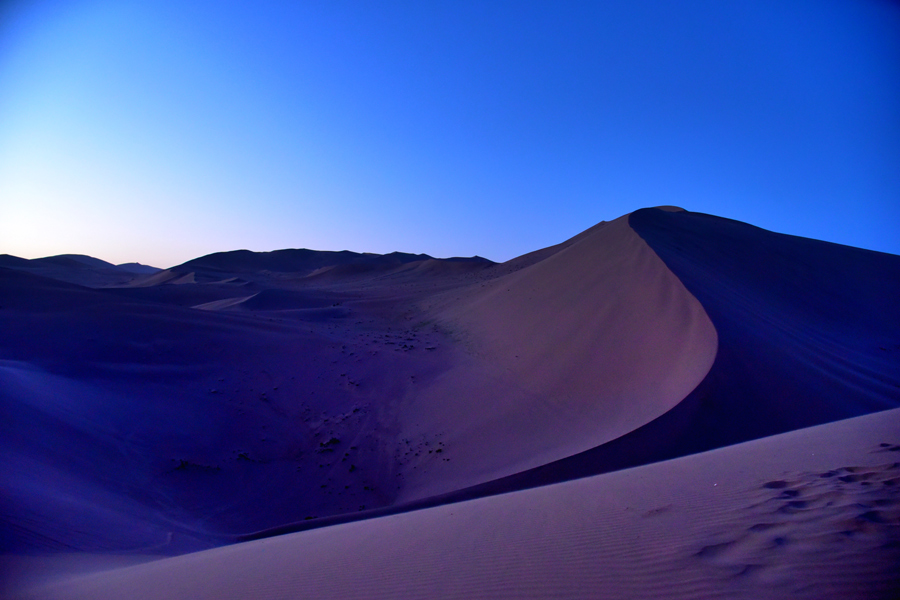 Crescent Lake: Green eye of the desert