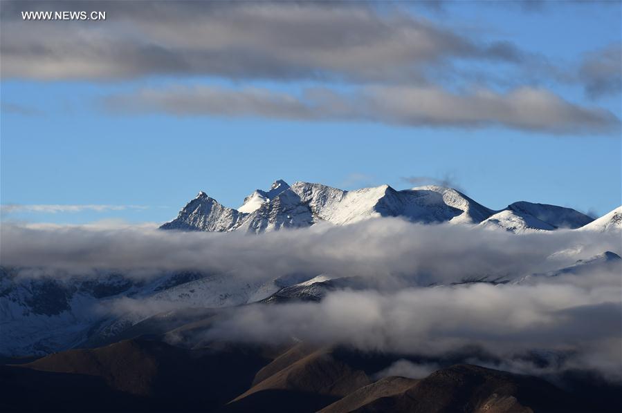 Scenery at the foot of Mount Qomolangma