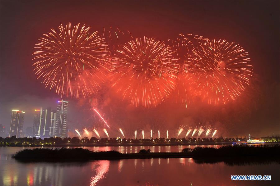 Musical fireworks show held in Changsha to celebrate National Day