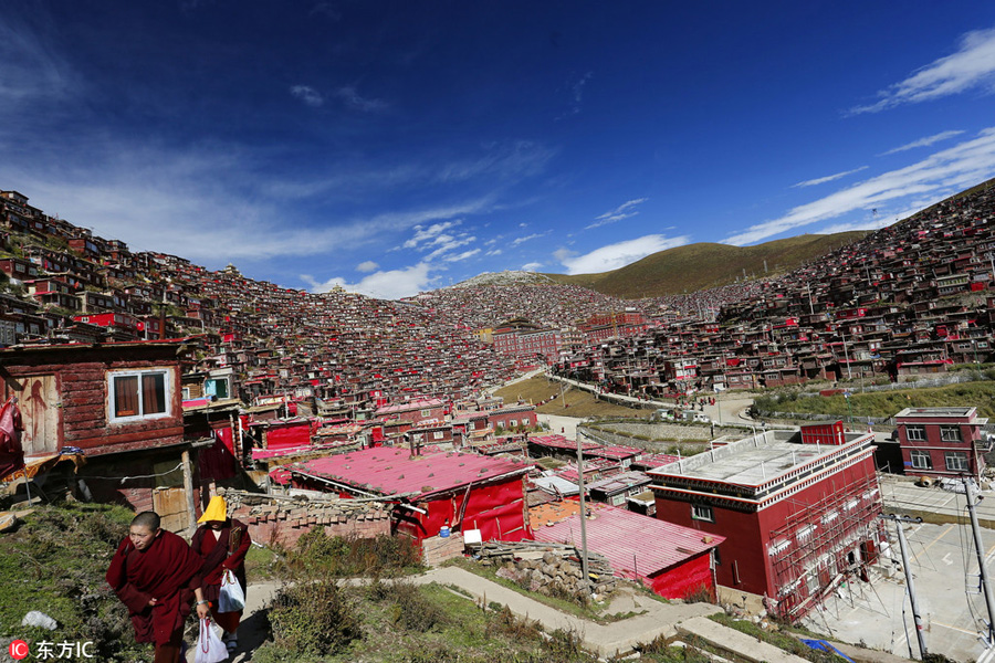 Serthar Buddhism Institute: Uninhabited valley for Tibetan Buddhism