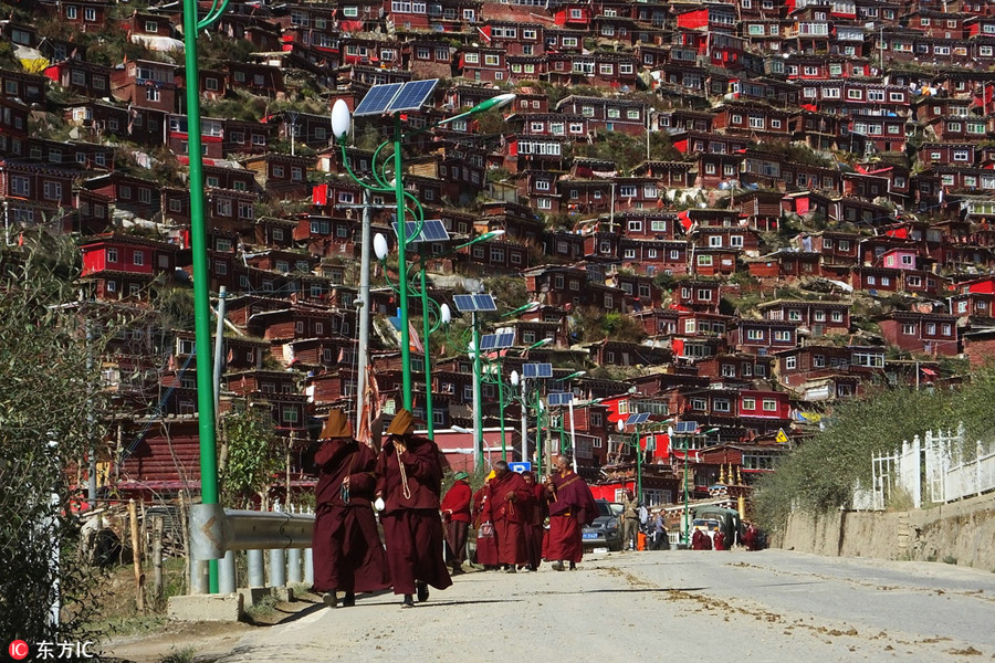 Serthar Buddhism Institute: Uninhabited valley for Tibetan Buddhism