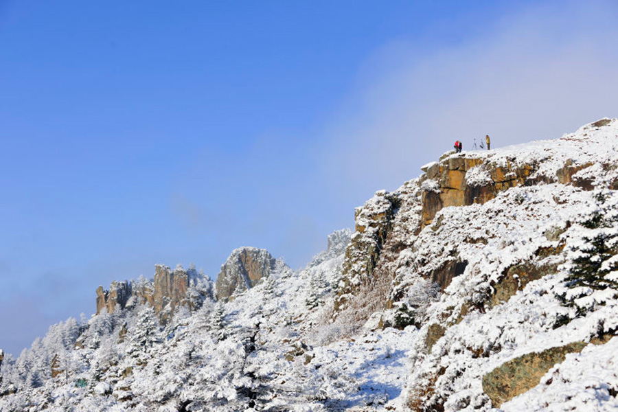 Serene scenery on snowy Luya Mountain