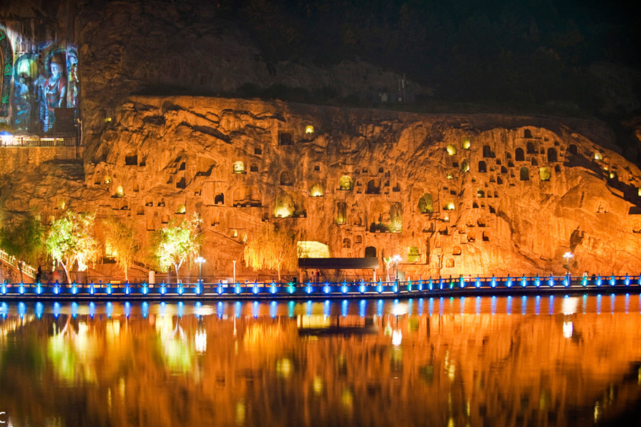 Night view of Longmen Grottoes