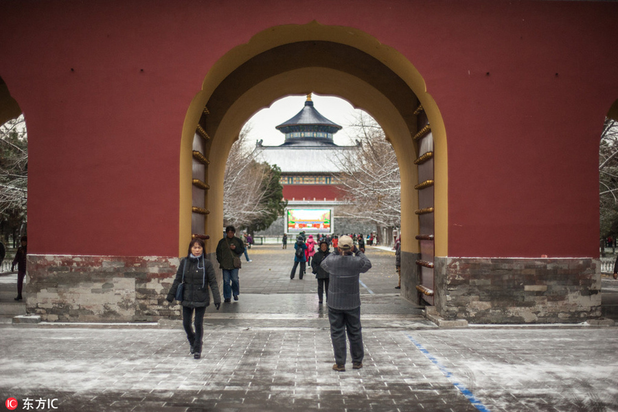 Season’s first snow meets the Temple of Heaven