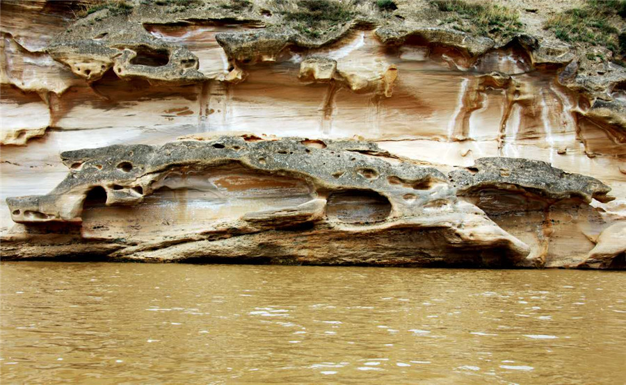 Magnificent natural cliff patterns along the Yellow River