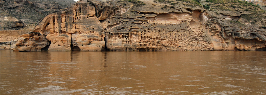 Magnificent natural cliff patterns along the Yellow River