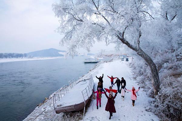 Tourists enjoy fairytale-like Wusong Island